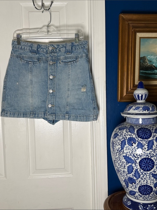 We The Free Dresses & Skirts - Women’s We The Free Light Blue Button-Front Denim Mini Skirt Size 29